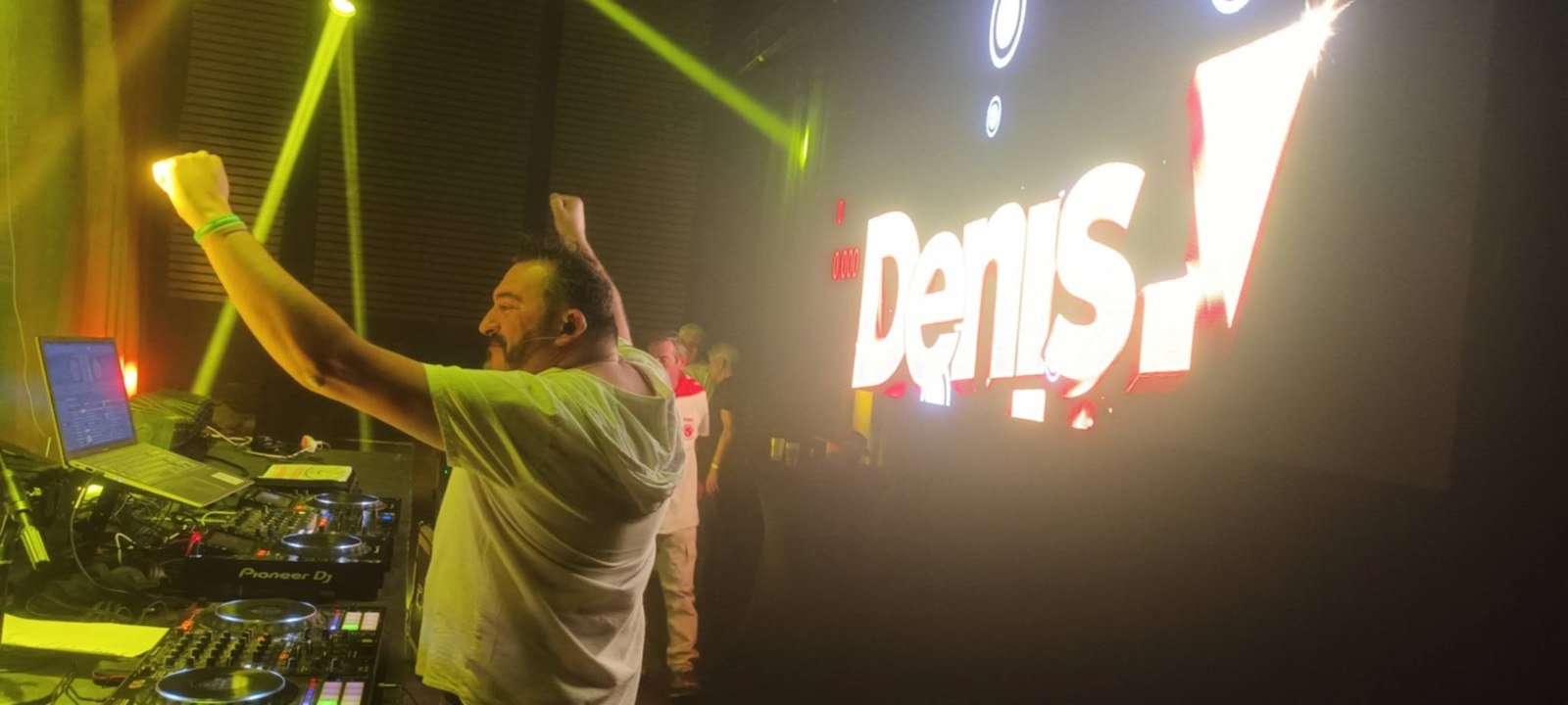 DENIS.V en soirée — WizqPFwD